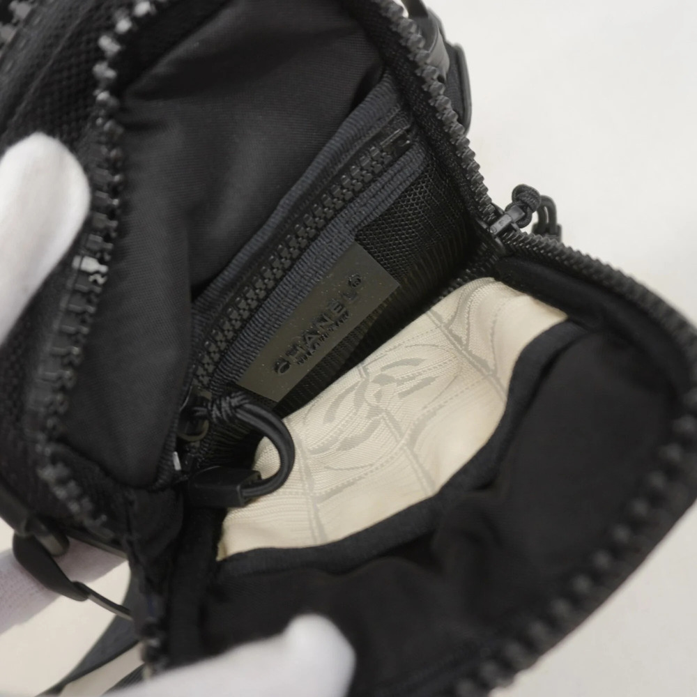 CHANEL Black Shoulder Bag - Picture 8 of 10
